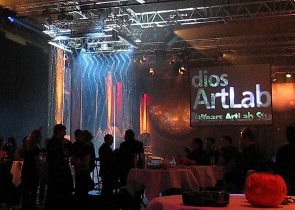 AQUASCRIPT HT 4 x 2 m square Art Lab Title & 01