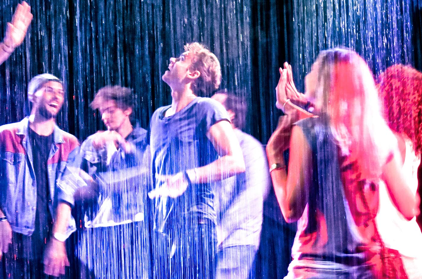 Aquascript Spaces-5-x-4m-interactive-Rain-Stage-for-Pepsi-Max-Norway-01-Title